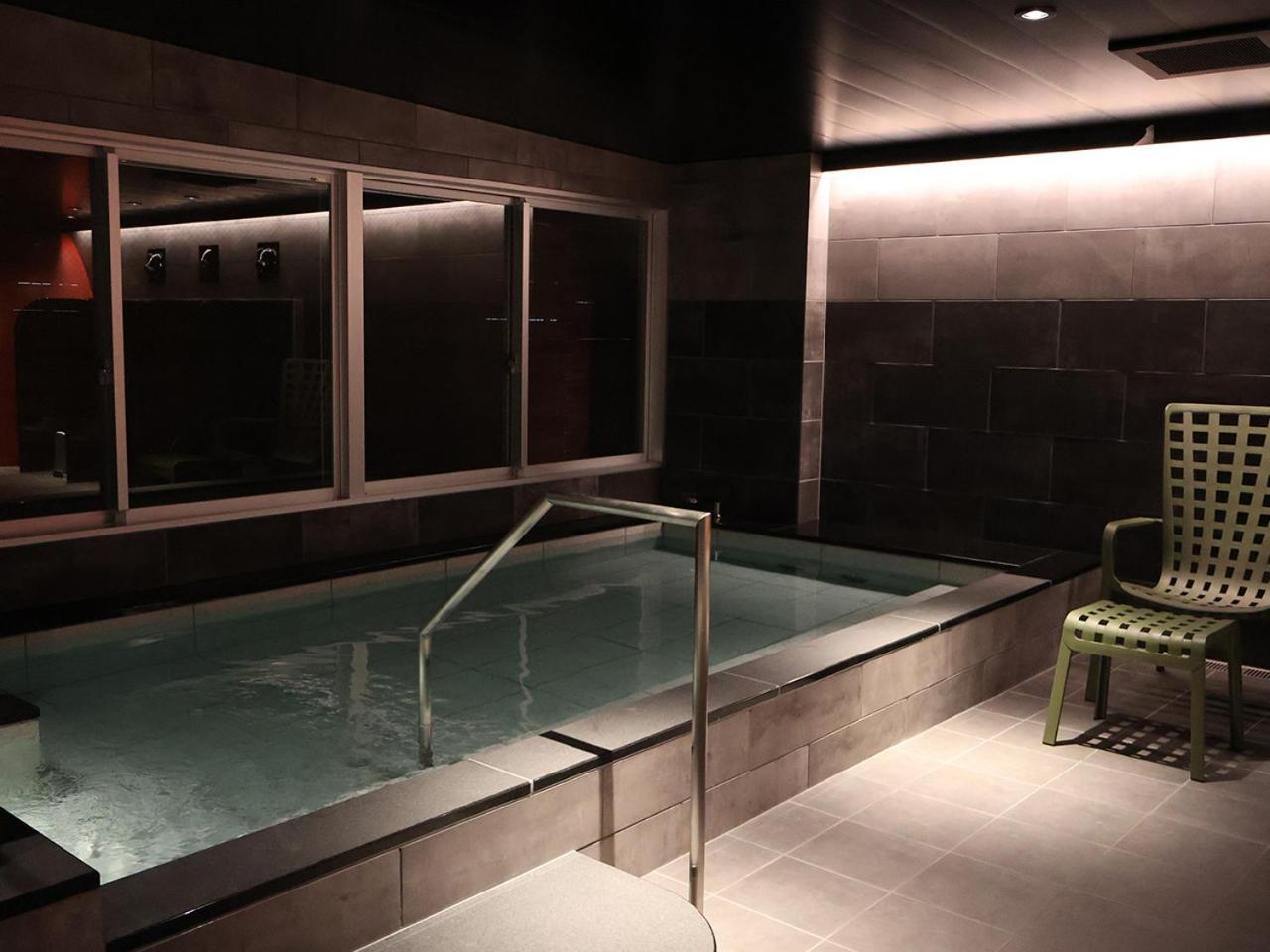 Osaka Corona Hotel Bagian luar foto
